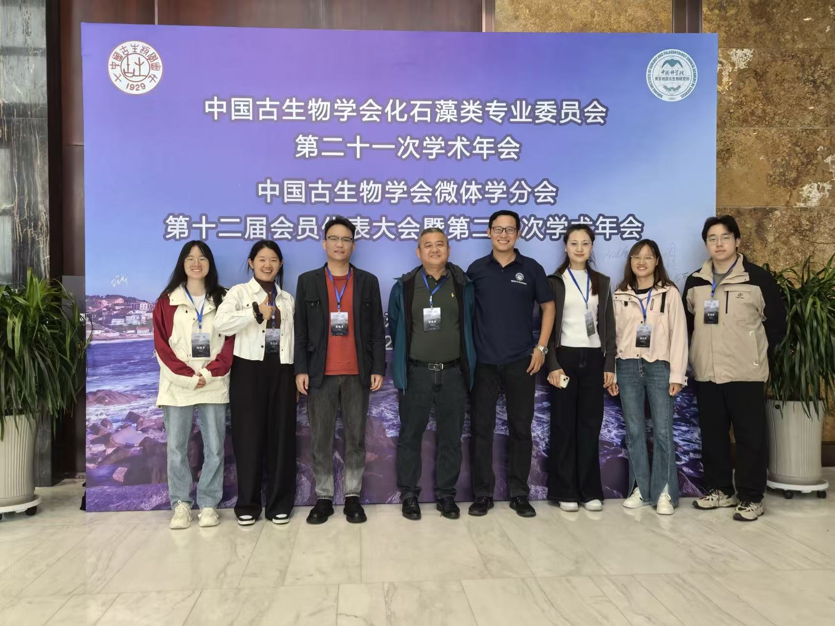 郭俊锋团队会议合影(左三宋祖晨,左四郭俊锋) 郭俊锋团队会议合影(左三宋祖晨,左四郭俊锋)